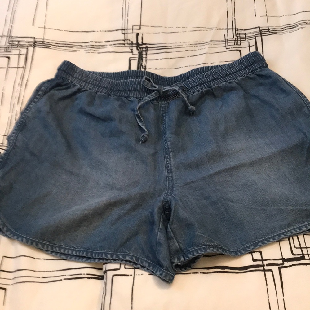 Shorts - Picture 2 of 3